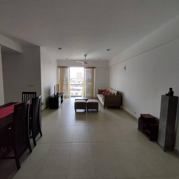 Apartment Modern In Close Proximity To The Colombo