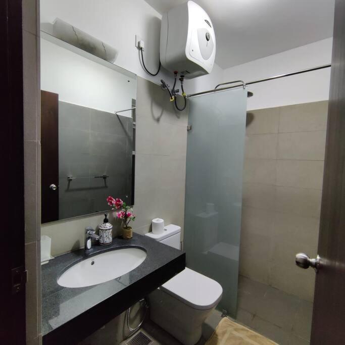 Modern In Close Proximity To The Apartment