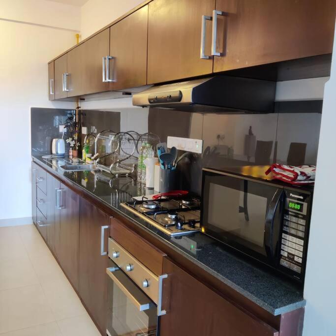 Modern In Close Proximity To The * Colombo